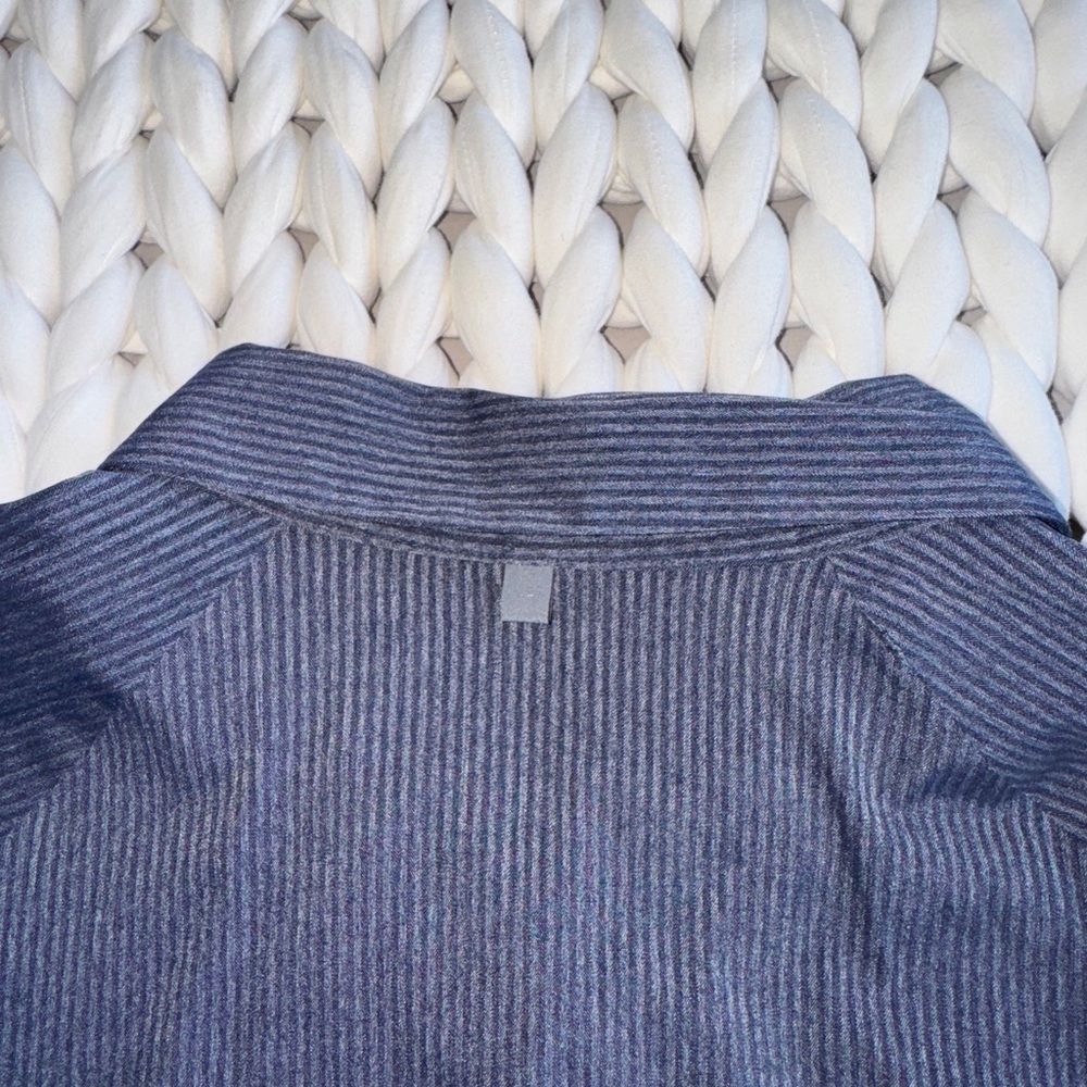Lululemon Bonded Voyage Long Sleeve Button Down- Heathered Deep Navy - Picture 6 of 6